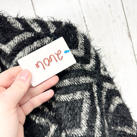 August Silk Sweater Women Size Medium Geo Diamond Pattern Fuzzy Knit Cardigan - Picture 3 of 6